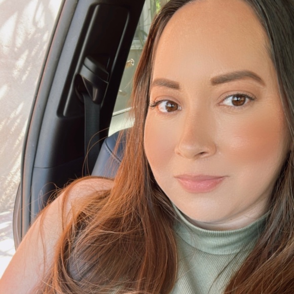 Meet your Posher, Gloria - Picture 1 of 2